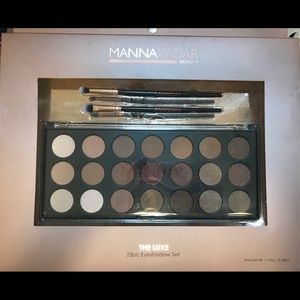 Brand New Manna Kadar 23 Pc Eyeshadow Set